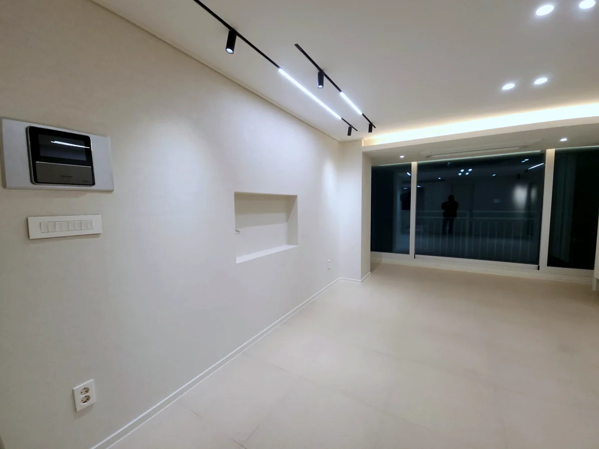 산본 가야주공5단지 아파트인테리어공사 거실 트랙조명과 간접조명